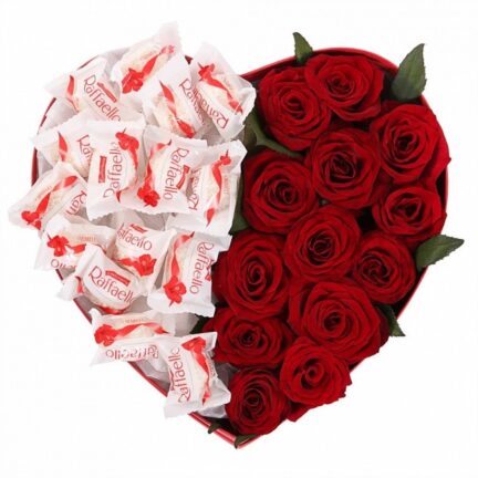 Коробка сердце с розами и конфетами Raffaello