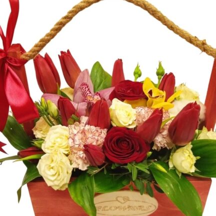 Композиция в деревянном ящике Композиция